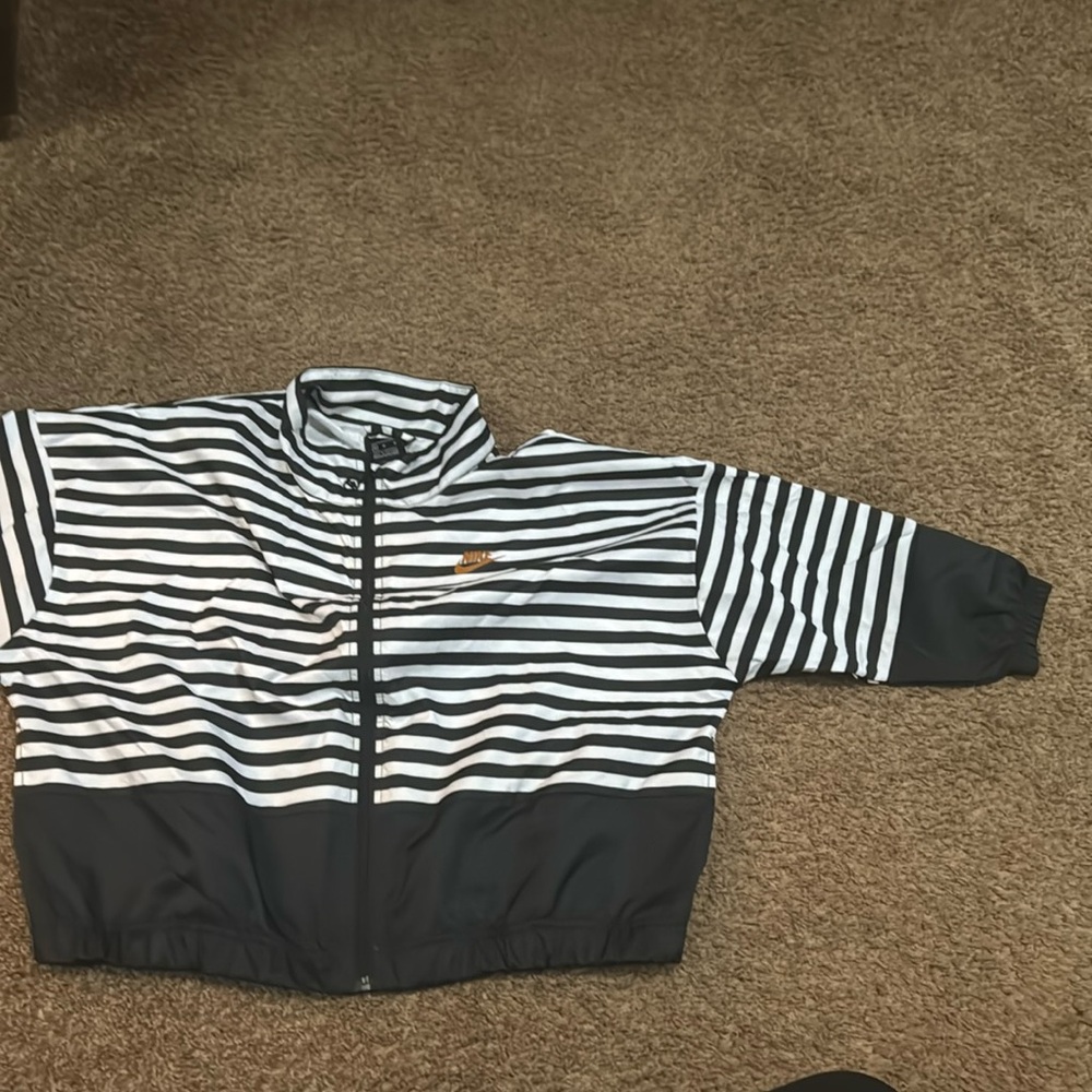 Nike size medium warm up jacket